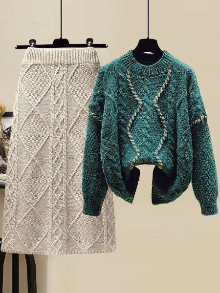 グリーンセーター+アプリコットスカート