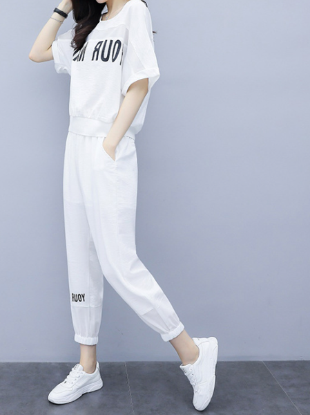 ホワイト/Tシャツ+ホワイト/カジュアルパンツ