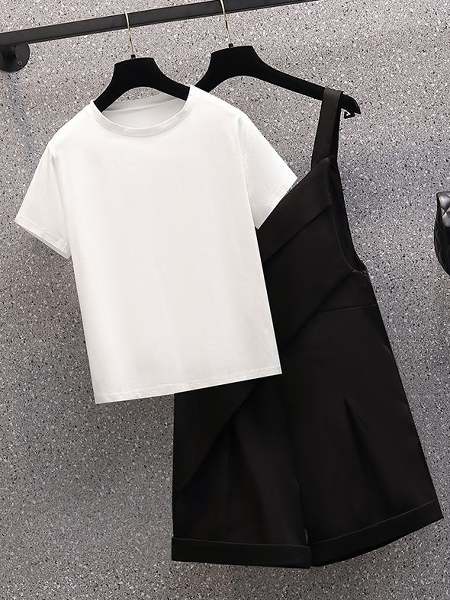 ホワイト/Tシャツ+ブラック/サロペット