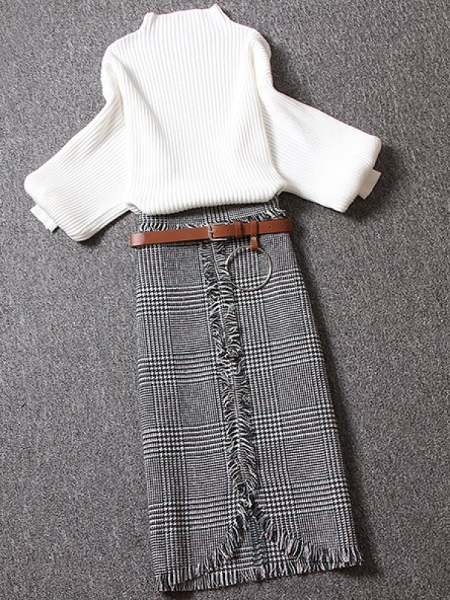 ホワイト/セーター+/グリーンスカート