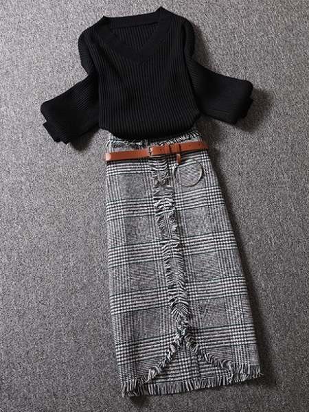 ブラックセーター+/グリーンスカート