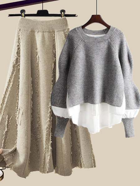 グレー/セーター+アイボリー/スカート