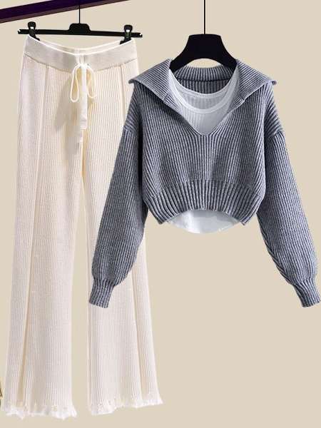グレー/セーター+ホワイト/パンツ
