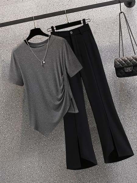 グレー/Tシャツ+ブラック/パンツ