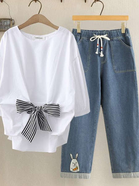 ホワイト/Tシャツ+ダークブルー/パンツ
