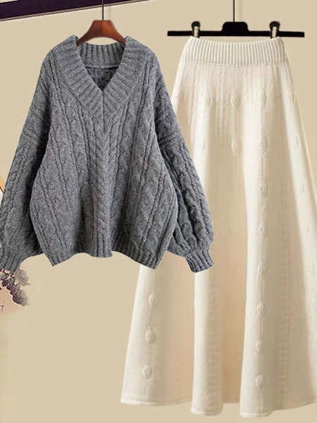 グレー/セーター+アプリコット/スカート